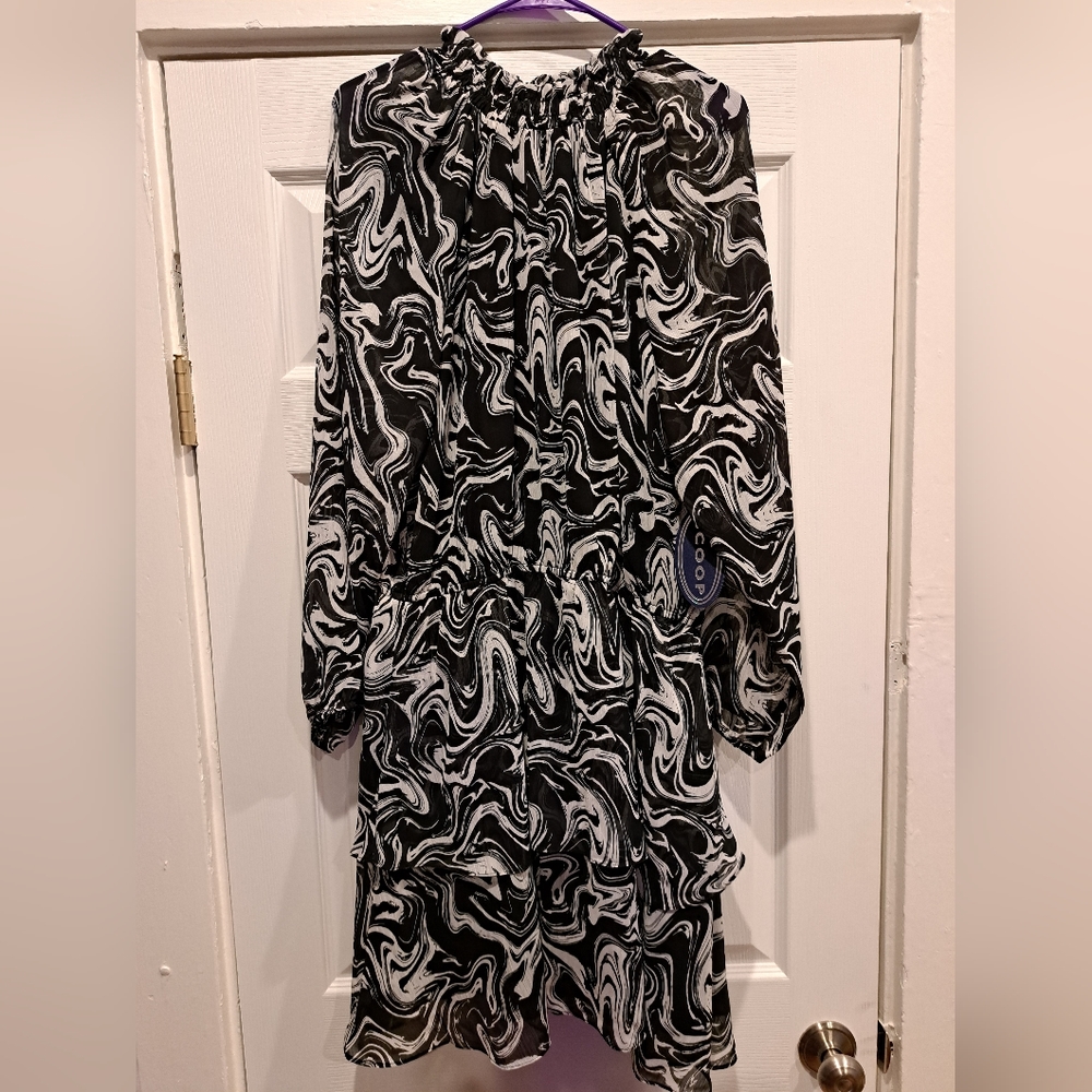 Black and white patterned midlength dress 👗